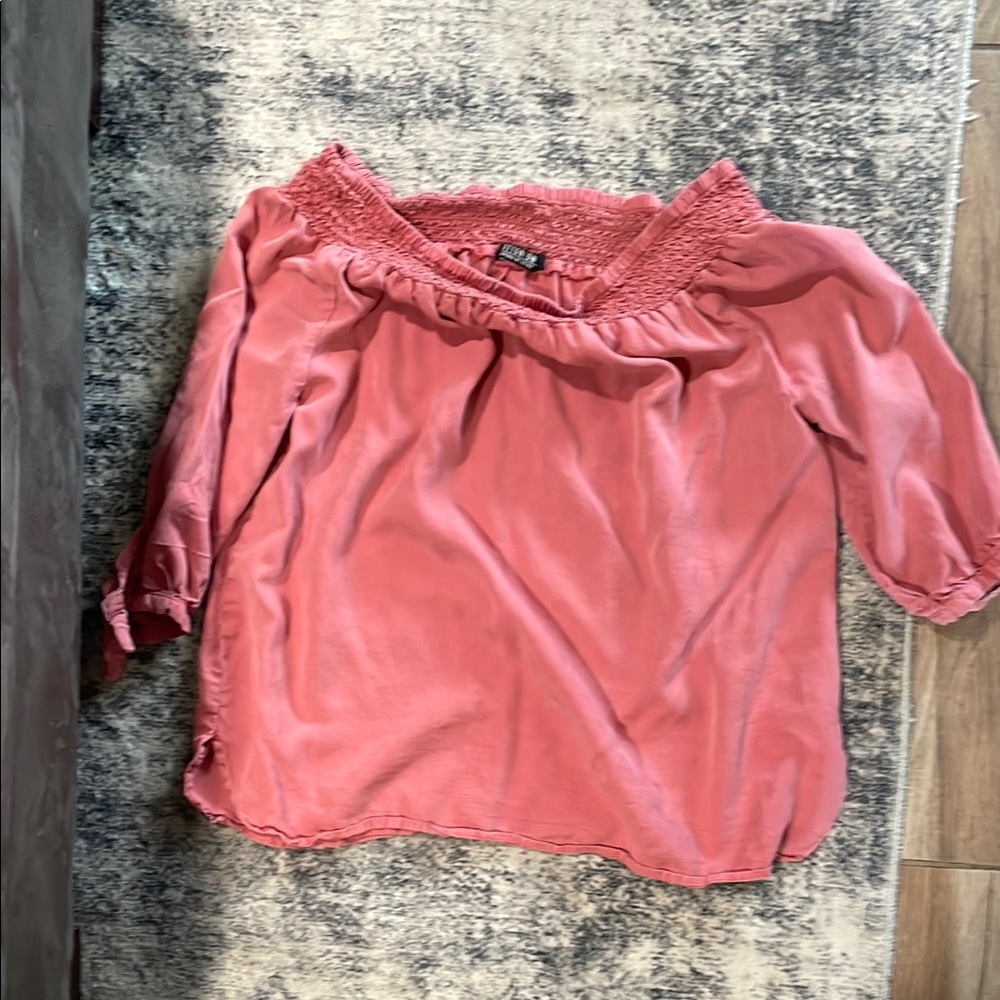 Cotton on t-shirt size large in pink